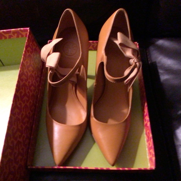 Tory Burch Golden Yellow High Heel Pump - Picture 2 of 8